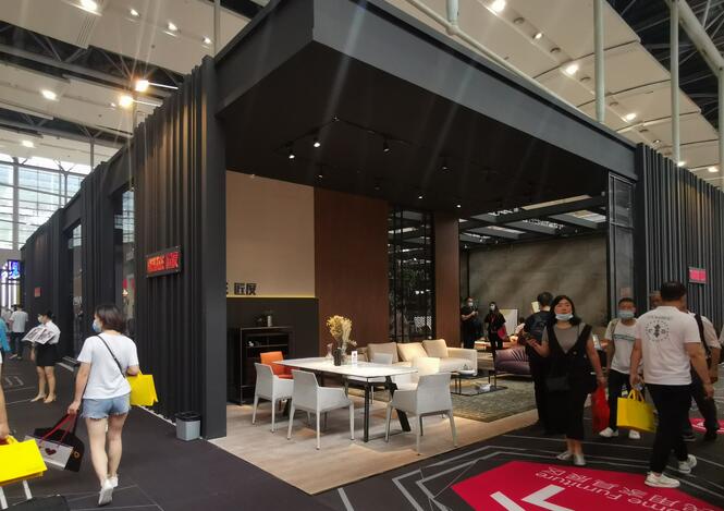 該如何設(shè)計(jì)搭建大型展臺？