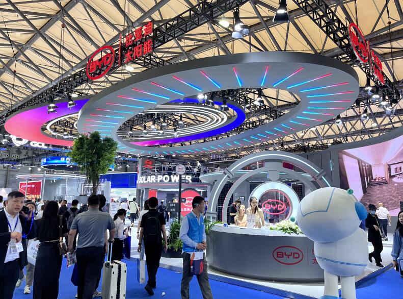 在展覽會(huì)上，企業(yè)旨在推銷其產(chǎn)品和服務(wù)。獲得了更好的曝光率，能夠與不同的人互動(dòng)并理解他們的觀點(diǎn)。這是一個(gè)令人驚嘆的社交場所，允許企業(yè)與知名公司和客戶建立強(qiáng)大的網(wǎng)絡(luò)連接。