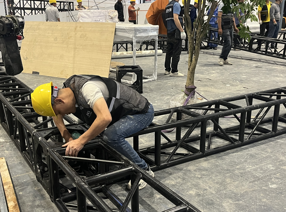 如何預(yù)防展臺(tái)坍塌？專業(yè)展覽展會(huì)搭建公司為您提供建議